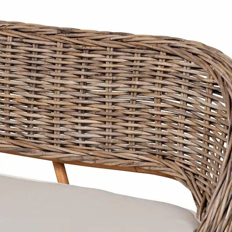 Coin repas moderne bohème en rotin Kubu naturel avec banc et table en bois