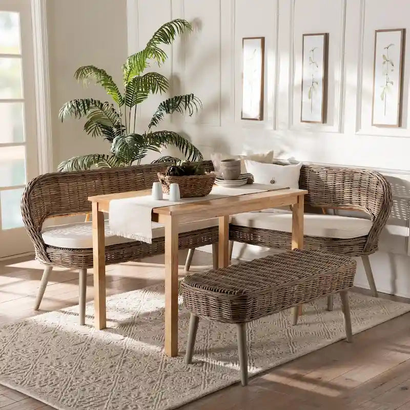 Coin repas moderne bohème en rotin Kubu naturel avec banc et table en bois